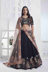 Lehenga Choli brodé à paillettes en filet noir